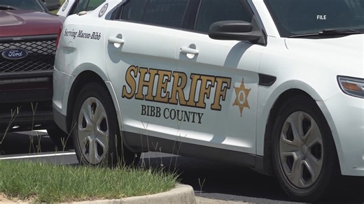 Authorities looking for suspect after armed robbery at East Macon convenience store, per report