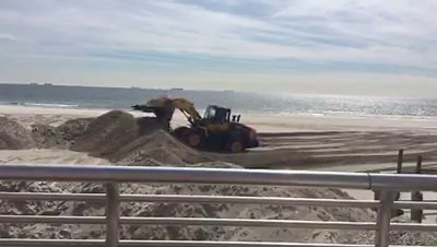 Long Beach is building sand berms as the coming storm brings flooding concerns to coastal communities along Long Island's South Shore. (@JodiGFox5NY) | FOX 5 NY