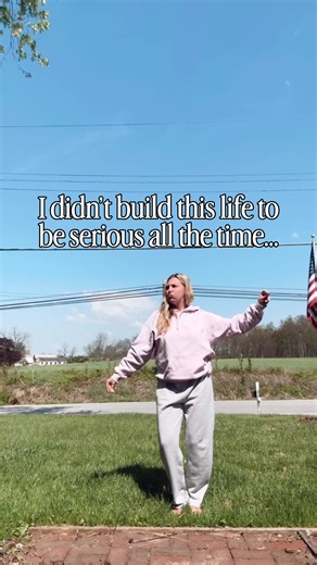 I built it so I could be here. Present. Laughing. Acting a fool if I want to 😂 Because not that long ago… my days were scheduled, rushed, and honestly… exhausting. If my kids needed me? It wasn’t always a “yes.” Now? I don’t miss the moments that matter. And yeah… if that comes with dancing in my kitchen like this… I’ll take it 💁🏼‍♀️ This isn’t just about money. It’s about time, freedom, and actually enjoying your life while you’re living it. If you’ve been craving that kind of shift… you alr
