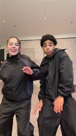 Dance Challenge with Thiadogdoslva: Join the Trend!