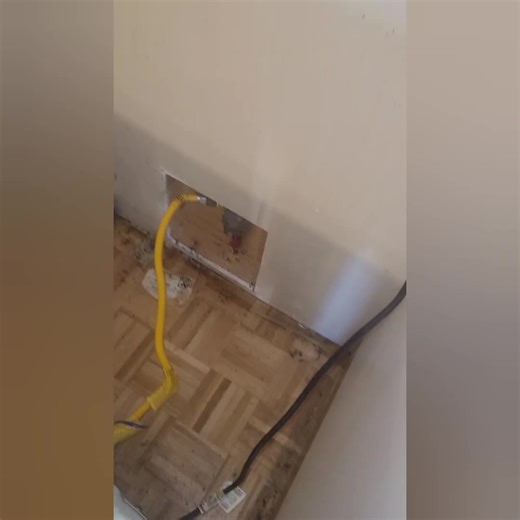 before and after #winsor #viralvideos #housecleaning #deepcleaningkitchen #deepcleaning #beforeandafter