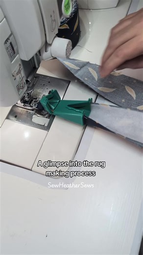 The steps for making of a Jellyroll Rug!! This Jellyroll rug has a quilted centre ❤️ #SewHeatherSews #jellyrollrug #jellyroll #sewtok #SewingCommunity