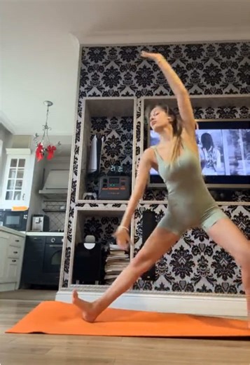 Dancing Yoga Flow: Enhance Mind and Body Connection