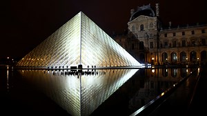 Un concours pour passer la nuit sous la pyramide du Louvre