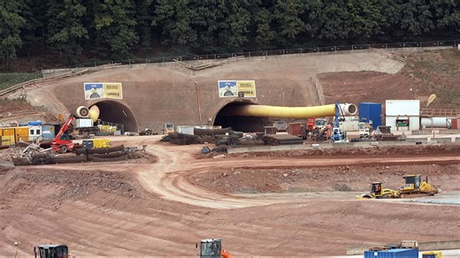 Arbeiter bei Tunnelbau nahe Sontra verschüttet