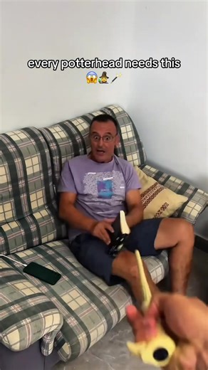 Which is your favorite wand? 🪄⚡️ #harrypotter #magic #magicwand #potterhead #wand If you love the magic this is the perfect magic wand for a wizard like Harry Potter in Hogwarts, are you ready to be a potterhead or you are a muggle? 🧙✨