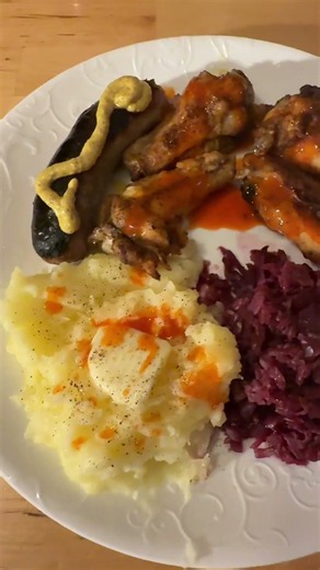 Bratwurst, Red Cabbage & Mashed Potatoes #food