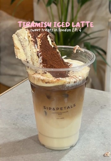 Calling all tiramisu lovers… this is a level up! ☕️🤎 Sharing this iced tiramisu latte with you for episode 4 of trying all the sweet treats London has to offer and WOW it was very sweet but it did just work… we shared one between two though, not sure I could finish it alone! ✨ 💰£8.95 📍 Sip & Petal (East London) #londonsweettreats #londondessert #londonfoodguide #londonhotspots #londonfood