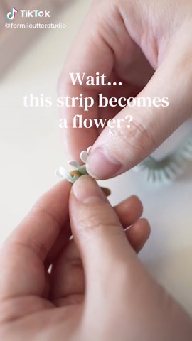 Wait… this strip turns into a flower?! 🌸 Cut → roll → done. That’s it. This floral border cutter makes tiny flowers in seconds — super beginner friendly. The pattern is seamless, so you can keep extending it as long as you want. If you love clay flowers… you’re going to want this tool. Link in bio ✨ #pol#polymerclaya#claytoolsa#clayflowersa#crafttoolslymerclaytutorial