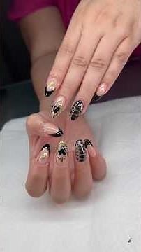 Chrome nail art step by step 🖤✨ #nails #blacknails #nailarttutorial #nailsstepbystep #almomdnails