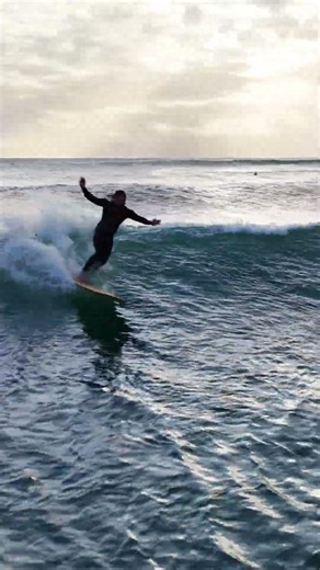 Longboarding - Brett Caller riding Nettleton - #surf #longboardsurfing
