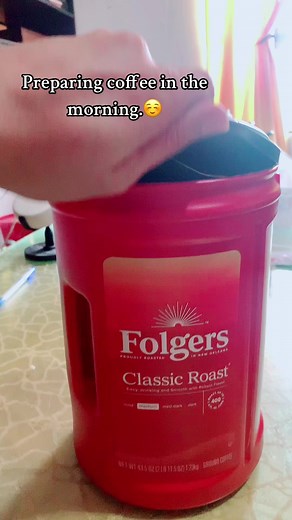 How to use coffee press tips. Preparing coffee using my new coffee press. My kind of Sunday Morning! #folgers #coffee #Coffeelover