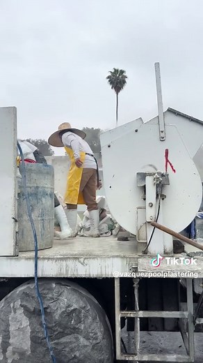 Vazquez Pool Plastering: Pebbletec Finishing Techniques