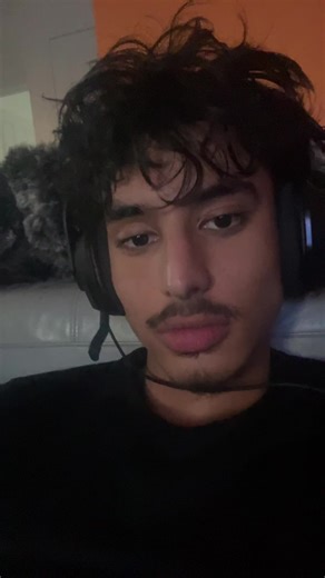 maps (@map55pam)’s video of chris brown