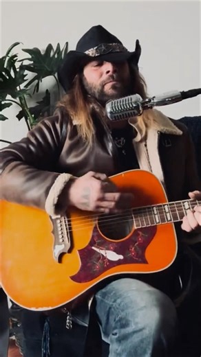 Kay Jay Ramone performing “Stuck On You” by Lionel Richie like he wrote it 🎙️🎸🔥🎶 #coversong