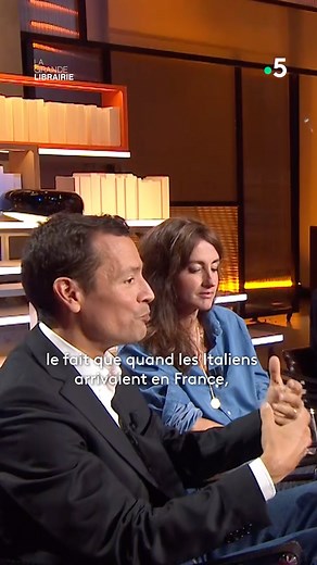 👏Bravo à Jean-Baptiste Andréa qui remporte le Prix Goncourt 2023 pour son roman « Veiller sur elle », ( L’iconoclaste), récompensé auparavant par le prix du roman Fnac, dans lequel il nous raconte l’histoire d’un amour entre deux êtres que tout oppose, dans l’Italie de la première moitié du XXème siècle. 📺 Nous avions eu le plaisir de le recevoir à l’occasion de la sortie de son livre sur le plateau de La Grande Librairie en septembre dernier. | La Grande Librairie