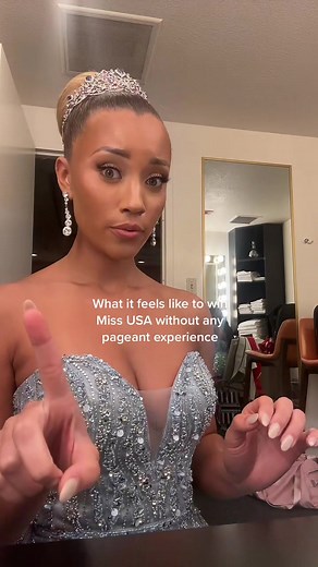 This dress made me feel like Elsa #fyp #missusa #countdowntomissusa #atfirstitwasfun #princessdiaries #disney #pageant #missuniverse