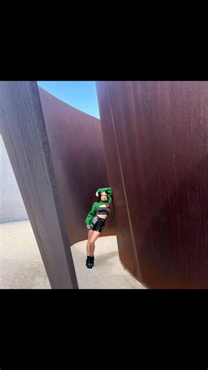 MORGANNNN! 😍 so so so much fun with Morgan. She's the best! #photographer #photography #stlouis #model #seniorpics #senioryear #portraits #gorgeous #art #green #eyes #shutterfest24