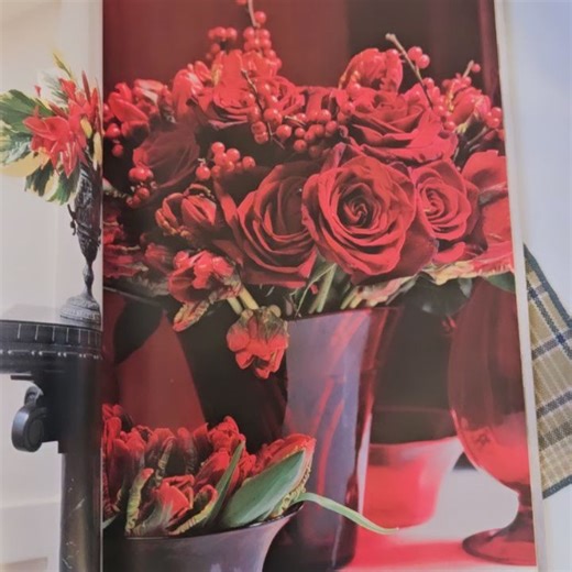 D&D Collective -Kim on Instagram: "💛 Happy Sunday Everyone Welcome to Vintage Flatlay Finds #vintageflatlayfinds51 A- CLAIMED Martha Stewart Arranging Flowers hardcover book 1999 How to Create Beautiful Bouquets in every season Great condition 14.00 B- Anchor Hocking Savannah four piece punch set. Four 7 oz clear glass cups with embossed floral design. No chips or cracks. Comes in the original box 14.00 C- SOLD A Princess House brass-tone metal warming stand. Holds a platter or a bean po