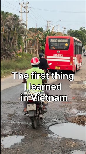 Mel on Instagram: "The first thing I learned in Vietnam: patience. Patience is my absolute final boss. But it was only here, in Vietnam, that I truly realized how insanely fast everything moves in Europe – especially in Switzerland. I came from a place where being fast means being efficient and useful. And suddenly I arrived in a country where waiting is simply part of life. My nervous system had to slow down first. I noticed how stressed I became just standing in a long queue at the checkout –