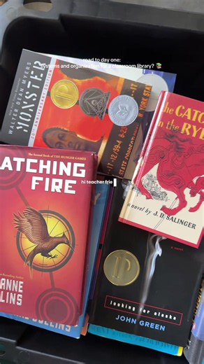 part 2 | building my classroom library 📚 how do you organize yours? by genre, reading level, something else? i need all the ideas! 🫶 #teachertok #classroomlibrary #firstyearteacher #elateacher #highschoolteacher