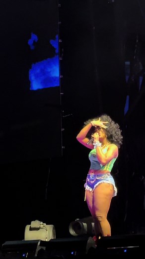 SZA Performs 'Nobody Gets Me' at Grand National Tour