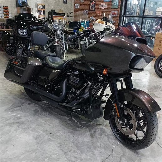 Harley Road Glide Special 114ci ปี2020 สวยกริ๊ป เกรดฟรีเมี่ยมหล่อมาก💯💯💯 💥เครื่องยนต์114ci/1864cc 💥ทะเบียน จดปี20 เอกสารพร้อมโอน 💥ระยะไมล์ 10600ไมล์ สดมาก 💥รับประกันเครื่องยนต์ 3เดือนเต็ม 💥ราคฯ1,099,000 💥ดาว= 249,000 💥จัด = 850,000 💥36เดือน = 28,675 💥48เดือน = 22,359 💥60 เดือน = 19,327 .............. 👉ราคานี้แถมฟรี ค่าจัดไฟแนน ค่าโอน ที่ชาจแบตอีก 1ตัว👈 💥แต่งStage1 ท่อ CFR Header ยกชุด,กรองอากาศ Arlen ness 💥แฮนด์Batwing12นิ้ว ,ปลอกแฮนด์Avon 💥ชุดRackเล็บหมี Docking 💥เบาะ2ตอนแบบcv