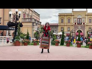 La Befana talks about an Italian Christmas