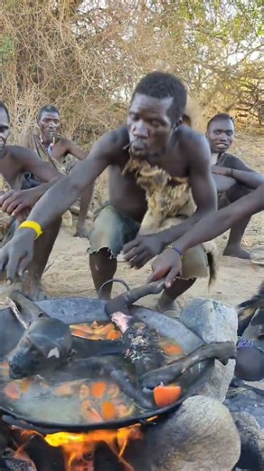 Traditional African Tribal Cooking😱😲 After the Chase🤭 | Bush Life Survival Moment