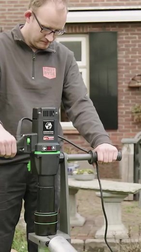 137K views · 1.5K reactions | This ground screw offers a chance to construct foundations for buildings, without needing a subcontractor, regardless of the soil. #engineering | Interesting Engineering | Facebook