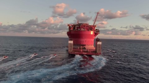 Greenpeace activists board Shell vessel