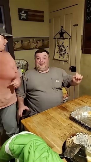 Damit hat er nicht gerechnet🤣#funny #funnymemes #fireworks