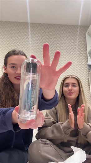 This is insane what!??! How does it dry your brush too but it’s literally liquid😱