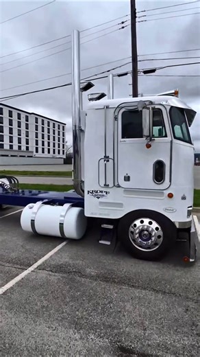 Peterbilt 362 Long Wheelbase Chrome Pneumatic Cement Trailer #Shorts #bigrig #workingrigs
