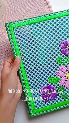 Portadocumentos en Canva Plástica para Dama