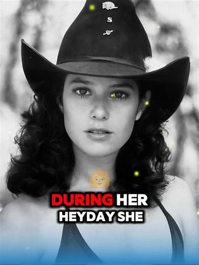 2.5K views · 20 reactions | In the 1980s, this striking woman was an upcoming Hollywood star. During her heyday, she received three Academy Awards, but then she faded into obscurity. Now, at 67, it's hard to recognize her... View in the comments | Esslinger Lowing | Facebook