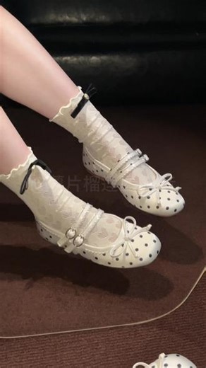 完了！！这波点怎么越看越上头呢？！#鞋控的日常 #单鞋 #波点 #玛丽珍 #宝藏鞋子,波点女王波点鞋潮- 抖音