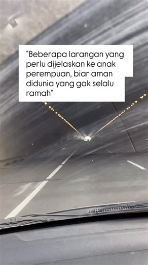 Rosi Amalia | Healing dan parenting on Instagram: "Sebagai orang tua, kadang kita dibilang terlalu ribet. Terlalu khawatir. Terlalu banyak aturan. Padahal… beberapa larangan ini bukan karena anak kita nakal, tapi karena risikonya nyata dan sering kejadian. Larangan yang perlu dijelaskan ke anak perempuan — pelan-pelan, pakai logika, bukan ancaman: 🚫 Tidak boleh menginap di rumah teman Karena kita tidak pernah benar-benar tahu: siapa yang datang dan pergi, siapa yang ada di balik pintu kamar, da