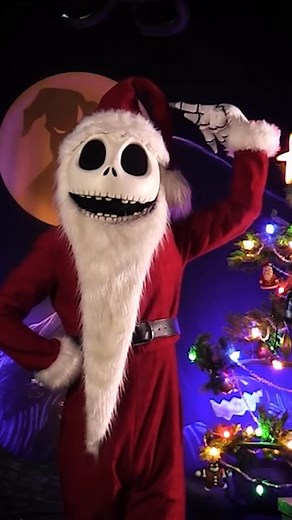 From pumpkin king to Santa Jack 🎃🎅 #DisneyHolidays | Disney Parks