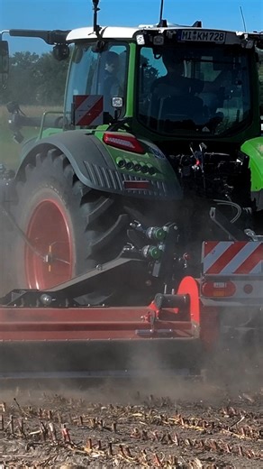 *bezahlte Werbepartnerschaft mit Vogt GmbH & Co. KG * Dragone VG4 & VD 8000 - Maximale Flächenleistung & flexible Zerkleinerung 💪 Vogt präsentiert zur Agritechnica die neue Mulchkombination von Dragone für maximale Flächenleistung. Erlebt diese und weitere Maschinenneuheiten von VOGT hautnah auf Stand 26G31. Schaut vorbei! 🌱 Weitere Infos zur Maschine gibt’s hier: https://www.vogtgmbh.com/produkte/mulcher/schlegelmulcher/dragone-serie-vd8000/ #vogt #profitechnik #mulcher #mulchgas #schlegelmul