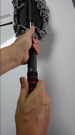 Review of microfiber car dust brush: Excellent dust trapping ability, and a very comfortable handle.