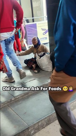 Sabne Ignore Kar Raha Tha... 😔 Ek Buri Dadi Bhookhi Thi 💔 | Insaniyat Zinda Hai 🥹🧓🏼