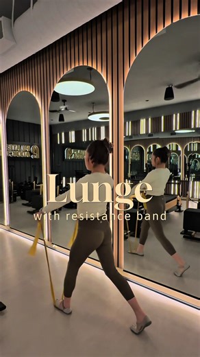 Lunge series with resistance band rib rotation 🔥 Lower body strength meets deep core control. Focus on: • rib rotation without collapsing • long spine stacked pelvis • glutes obliques working together Slow, intentional, and sneaky 🔥 Save this for your next lower body core day. #pilatesinstructor #lowerbodyworkout #corestrength #pilatesexercises