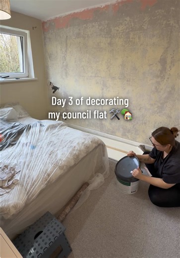 Day 3 of decorating my council flat🛠️🏡 I cannot express how happy I am now that all the painting and wallpapering in this room is done😅 Now to put the room back together and accessorise it while I move on to the kids bedroom with the decorating of the walls🥱 #brownbedroom #decorating #wallpaper #beige #diy