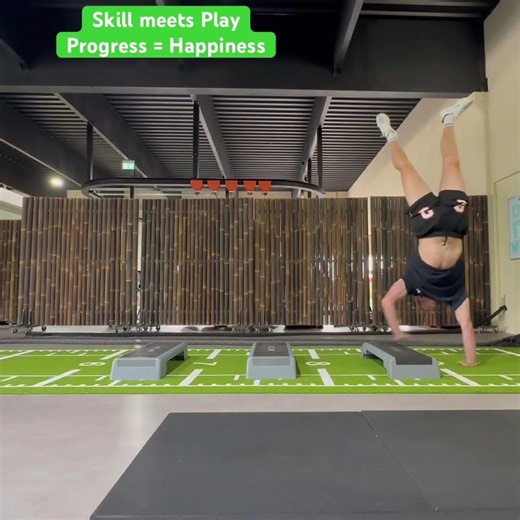 Skill-based training. Skill meets Play ✅Progress = Happiness #skillbased #handstand #handstandwalk