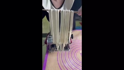 Manual Pasta Maker Machine – Stainless Steel Noodle Roller with Built-in 2mm & 4mm Cutters for Homemade Pasta, Lasagna, Fettuccine (Red, 2mm +4mm)