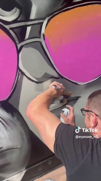 Miami Beach Bar Street Art: Unique Graffiti Portraits