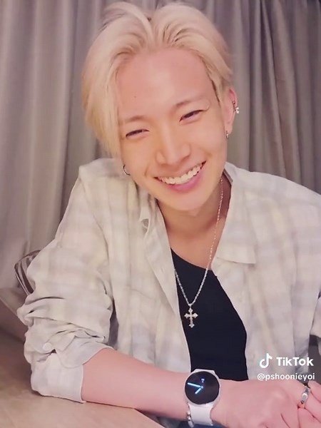 Blonde Heeseung: New Hair Transformation Unveiled