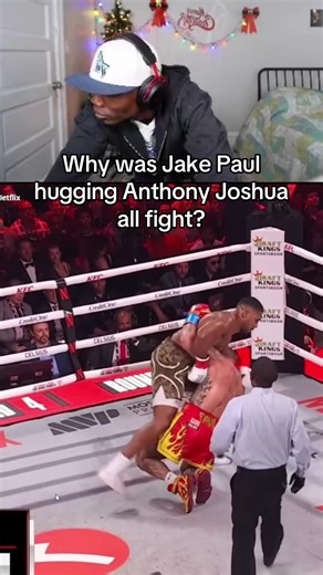Why was Jake Paul clinching like Joshua all night? #themgotalk #jakepaul #boxing🥊 #fight #