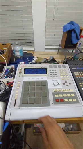 The MPC 3000 doesn't have many features but sounds incredible. Besides a sequencer, about 2 min sample time, it has a low pass filter, a delay, attack/release, early/late, swing and that's about it. but listen what I did with it. #mpc3000 #ransom #darkwave